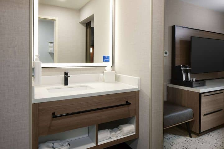 Room 4 of 22
